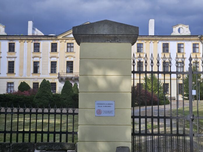 Vyhořelý zámek Zahrádky Univerzity Karlovy / FOTO: Tomáš Martínek